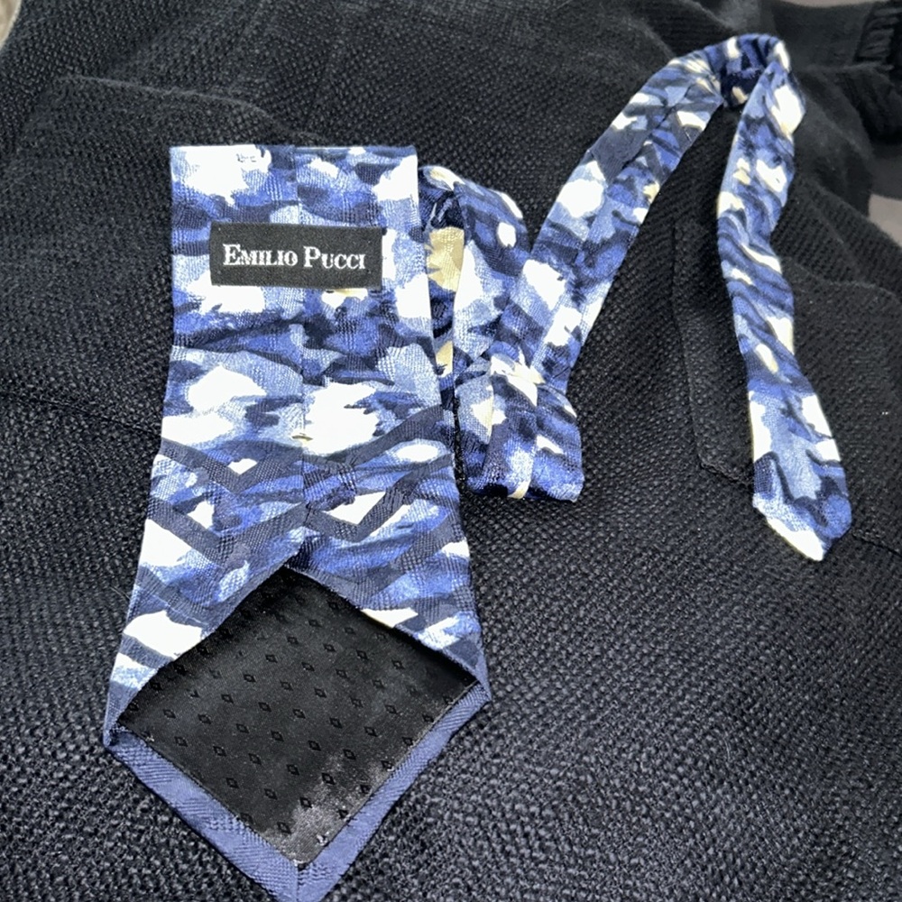 Emilio Pucci Hand Made 100% imported silk  from Italy, handmade Men’s Neck‎ Tie
